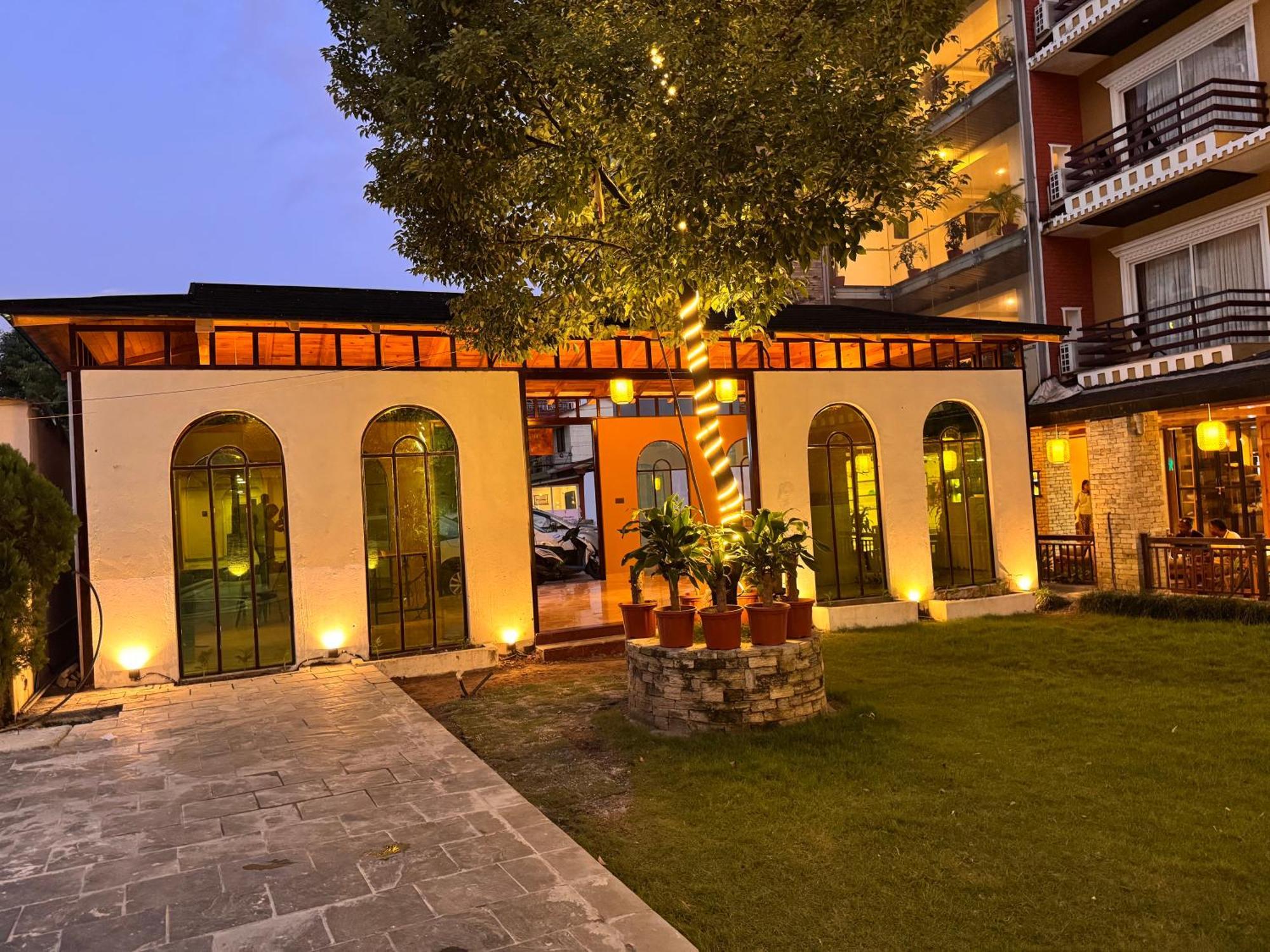 Bodhi Suites Boutique Hotel And Spa Покхара Экстерьер фото