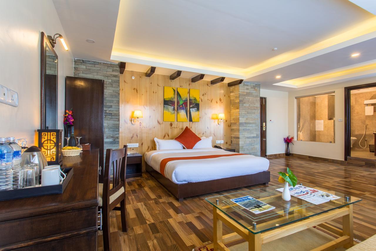 Bodhi Suites Boutique Hotel And Spa Покхара Экстерьер фото