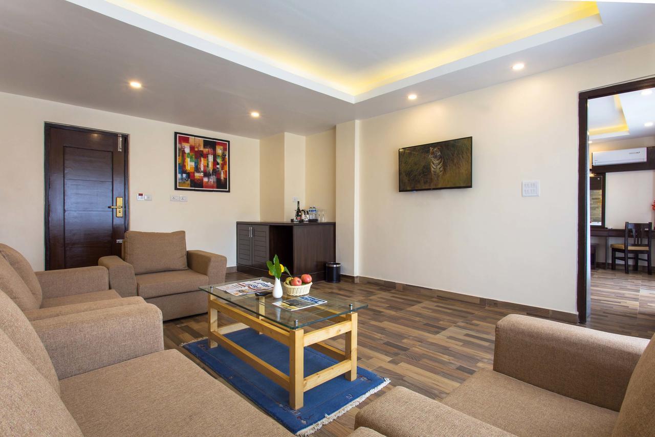 Bodhi Suites Boutique Hotel And Spa Покхара Экстерьер фото